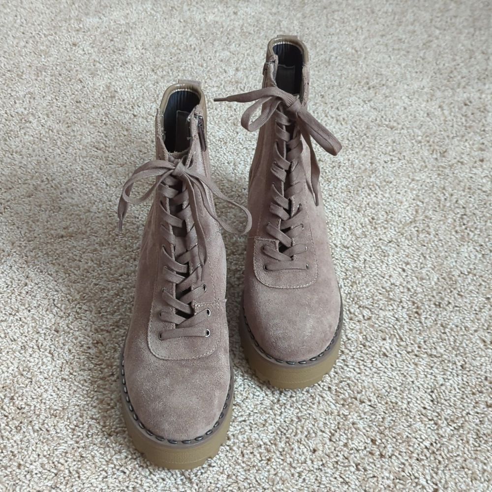 Vince Camuto Mabrela Rugged Suede Combat Boot in Tuscan Taupe Wmn's Sz 9